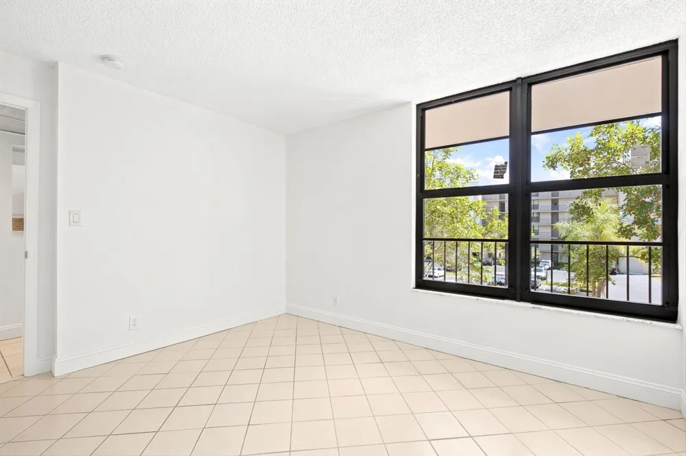 8 ROYAL PALM WAY #3020 Boca Raton, FL 33432