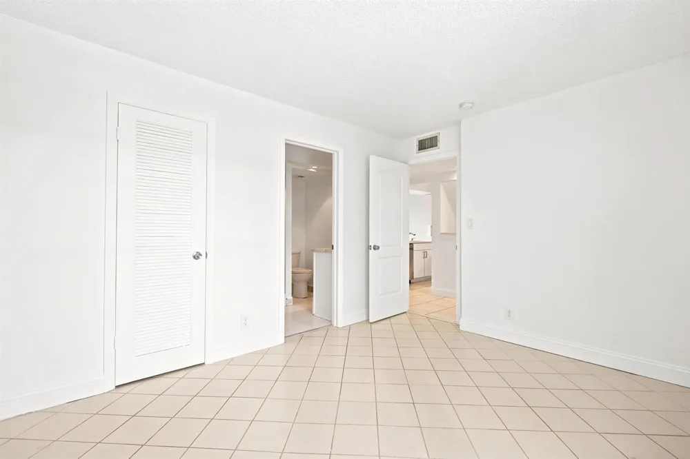 8 ROYAL PALM WAY #3020 Boca Raton, FL 33432