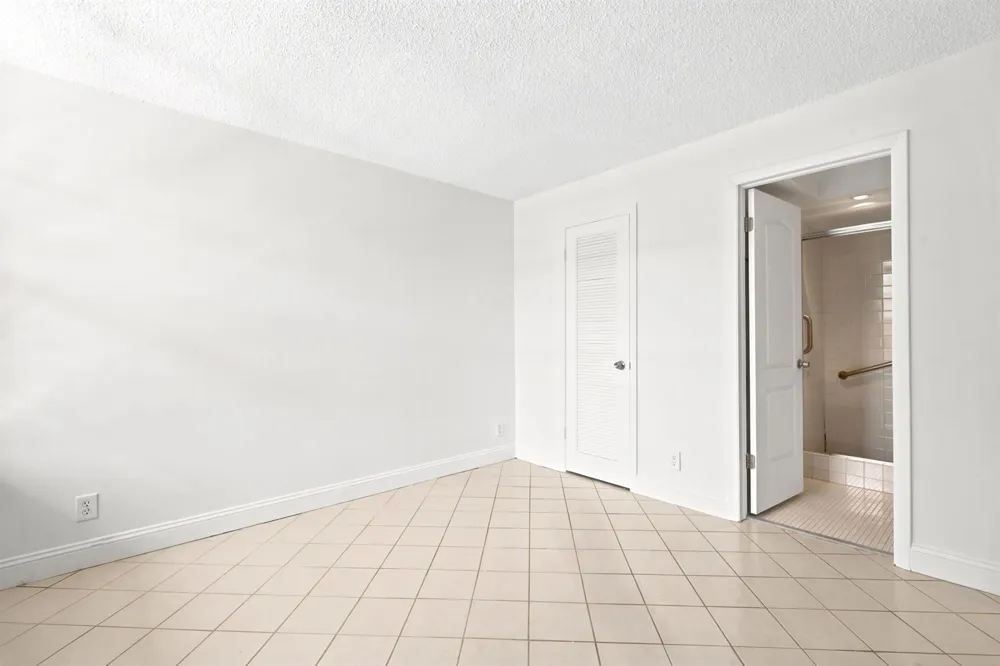 8 ROYAL PALM WAY #3020 Boca Raton, FL 33432