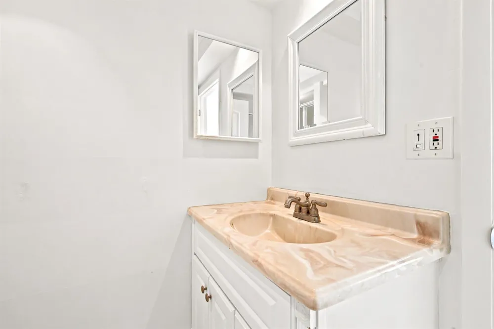 8 ROYAL PALM WAY #3020 Boca Raton, FL 33432
