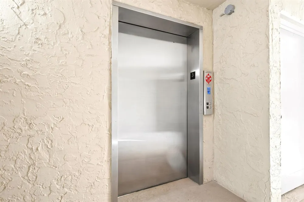 8 ROYAL PALM WAY #3020 Boca Raton, FL 33432