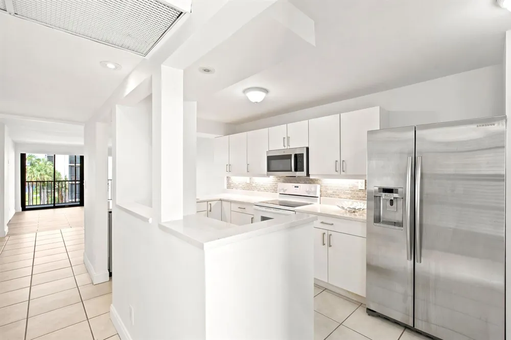 8 ROYAL PALM WAY #3020 Boca Raton, FL 33432