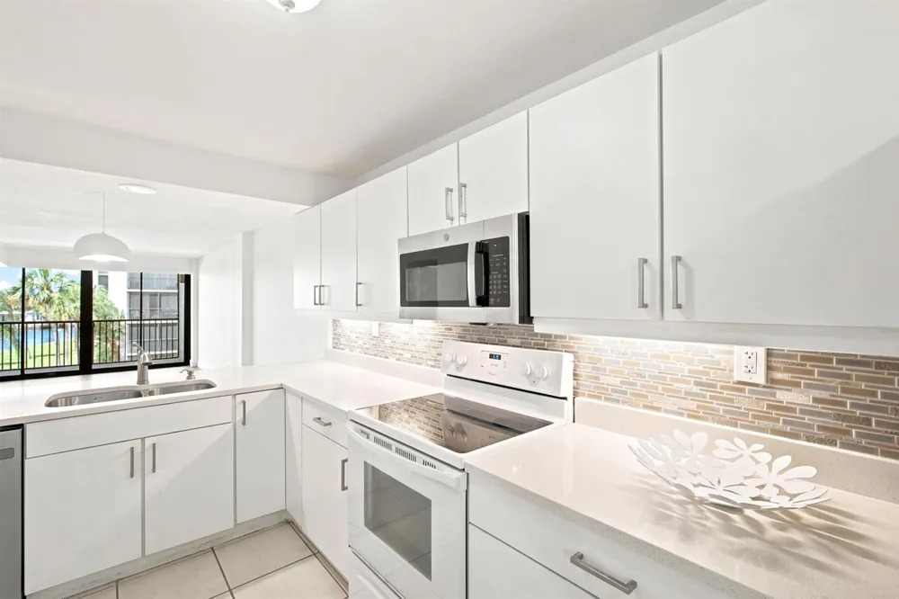 8 ROYAL PALM WAY #3020 Boca Raton, FL 33432