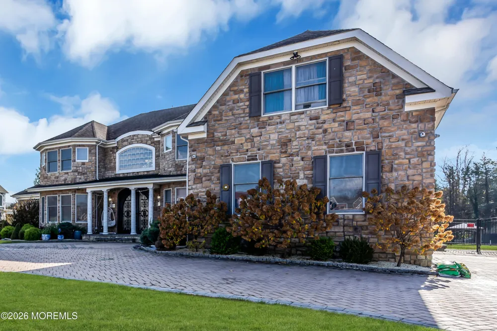 185 Dayna Court Toms River, NJ 08753