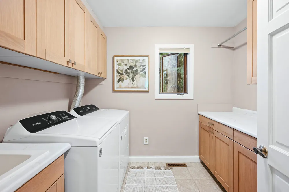 2593 Twin Bay Drive East Bay Township, MI 49696