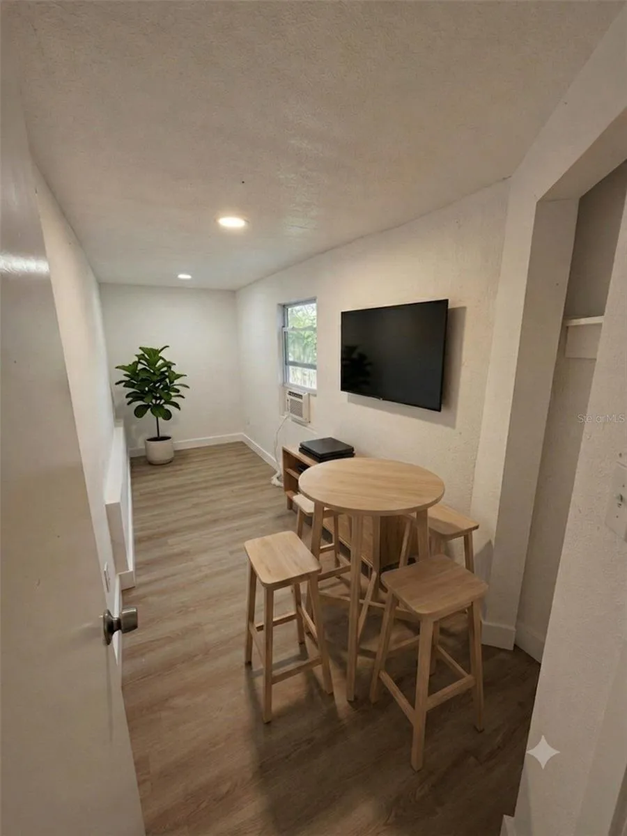 935 17TH AVENUE S St Petersburg, FL 33705