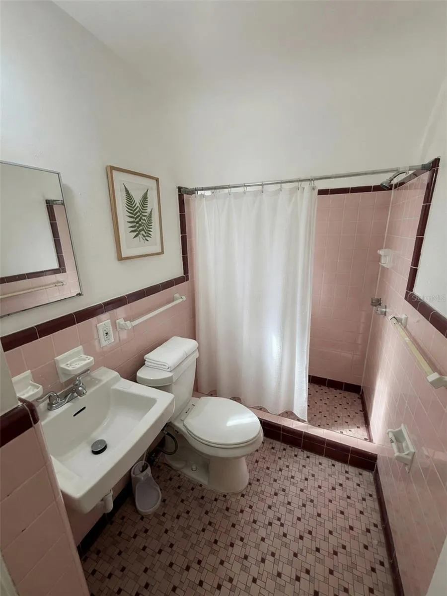 935 17TH AVENUE S St Petersburg, FL 33705