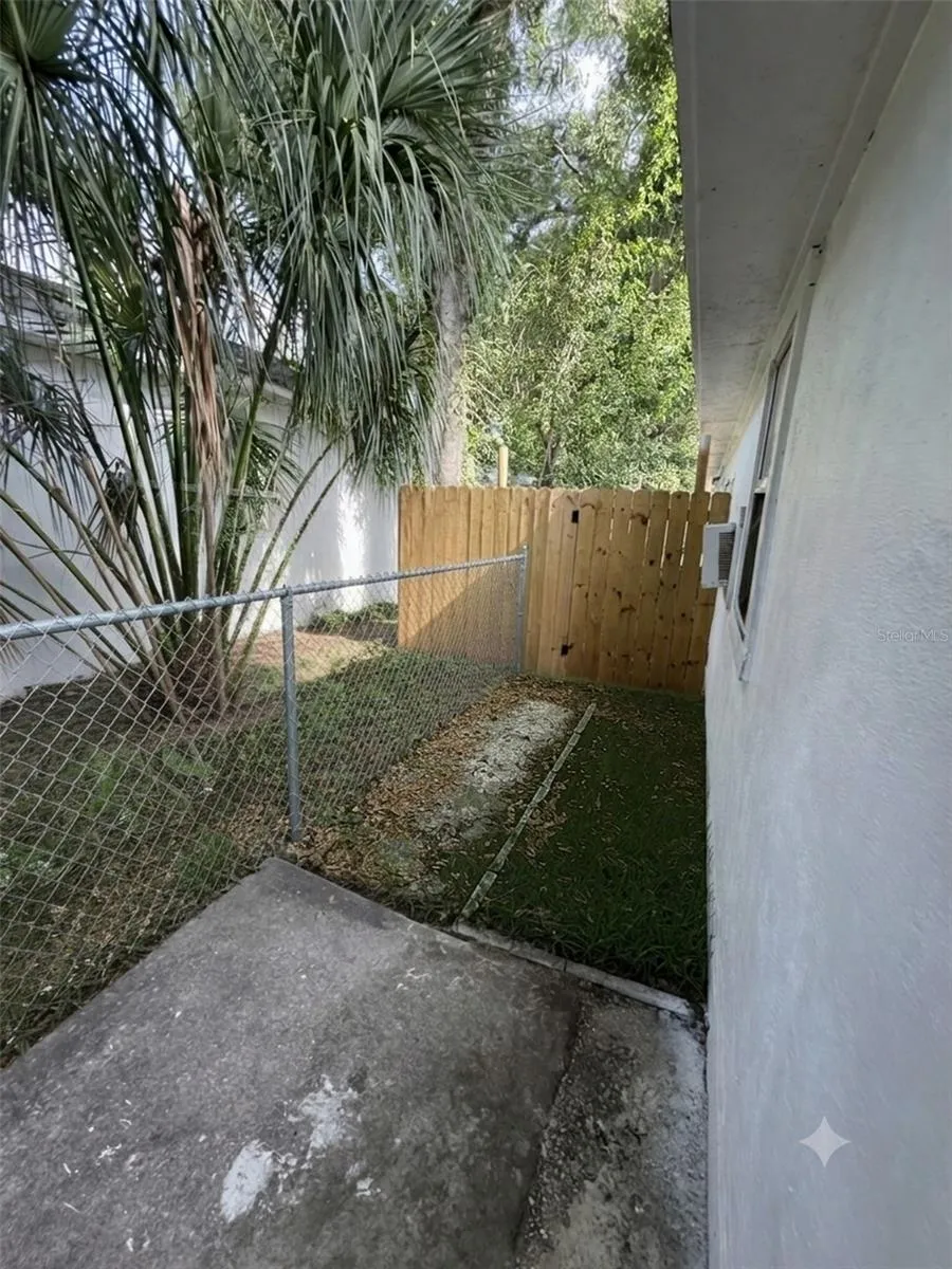 935 17TH AVENUE S St Petersburg, FL 33705