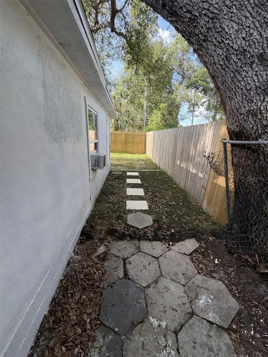 935 17TH AVENUE S St Petersburg, FL 33705