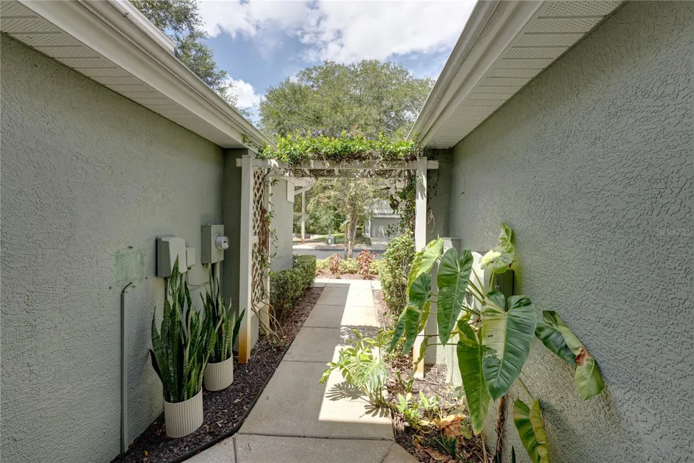 2405 EARLSWOOD COURT Brandon, FL 33510