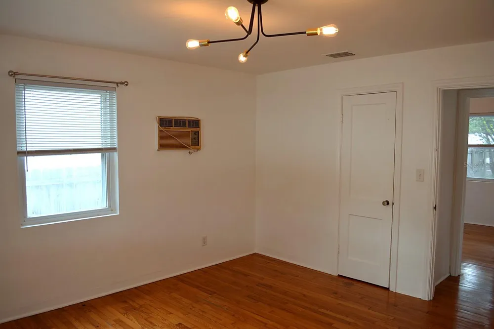 1401 34TH AVENUE St Petersburg, FL 33704