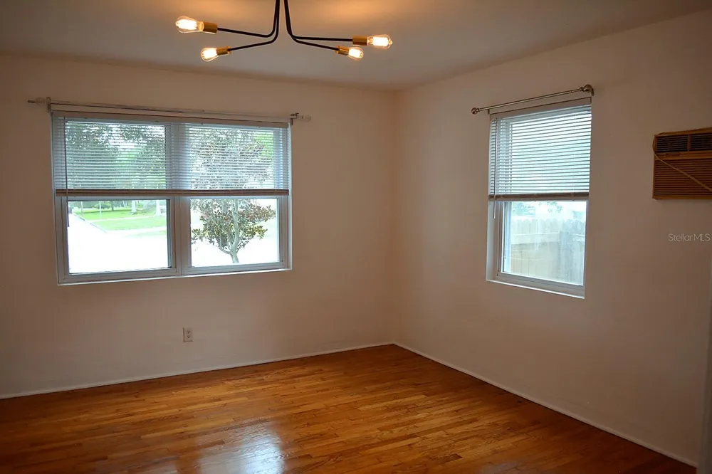 1401 34TH AVENUE St Petersburg, FL 33704