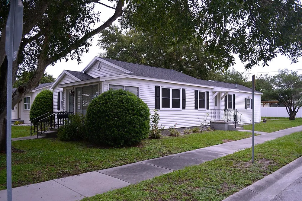 1401 34TH AVENUE St Petersburg, FL 33704