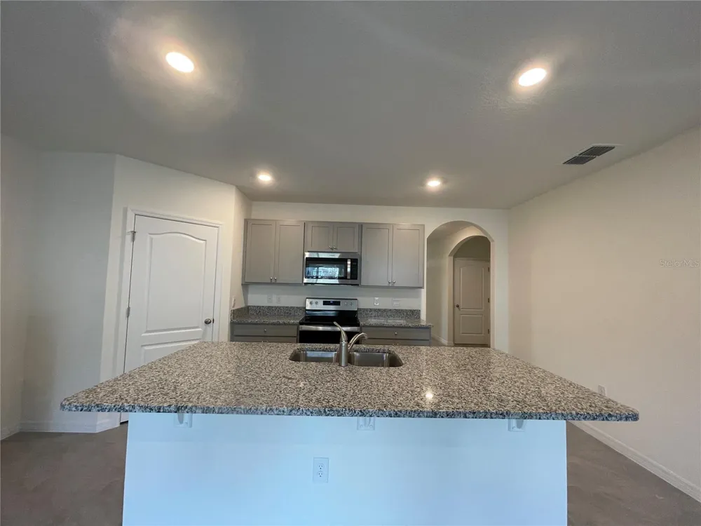 5610 GALLOPING DRIVE Apopka, FL 32712