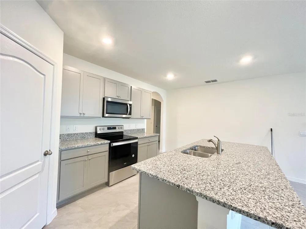 5610 GALLOPING DRIVE Apopka, FL 32712