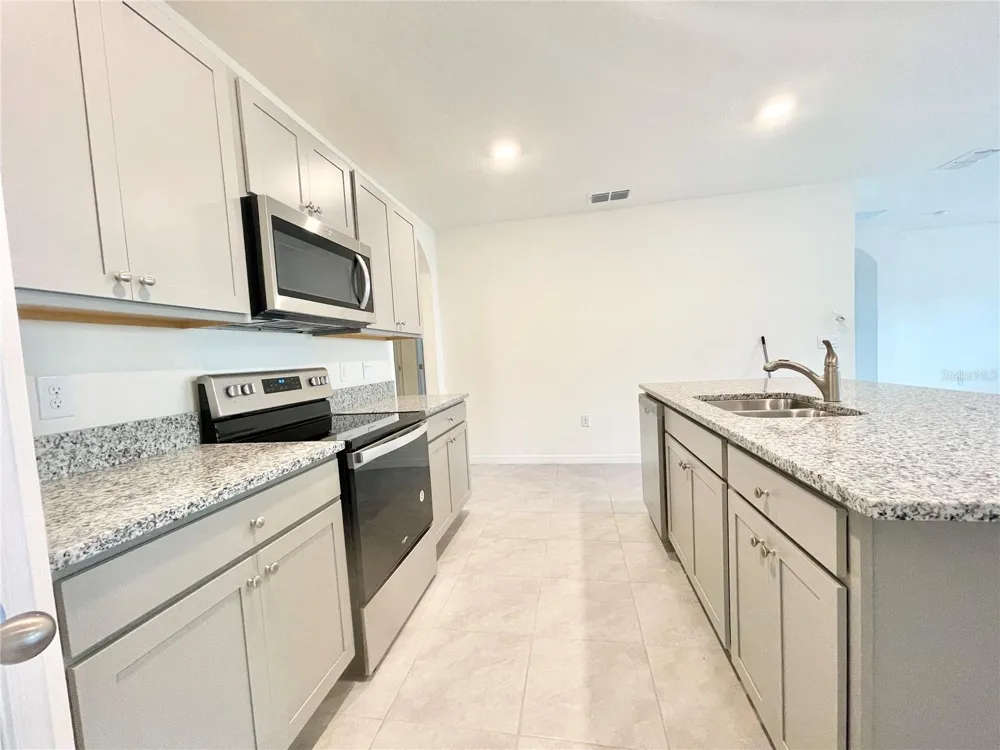 5610 GALLOPING DRIVE Apopka, FL 32712