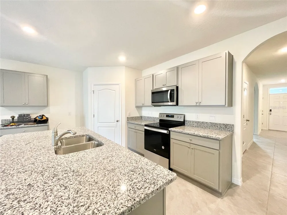 5610 GALLOPING DRIVE Apopka, FL 32712