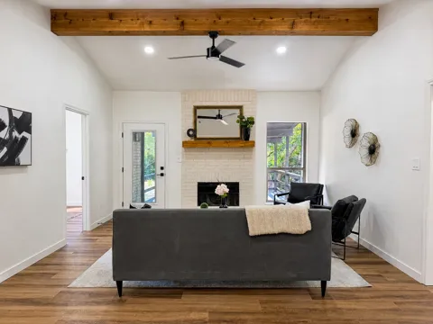 1605 Century Oaks Drive