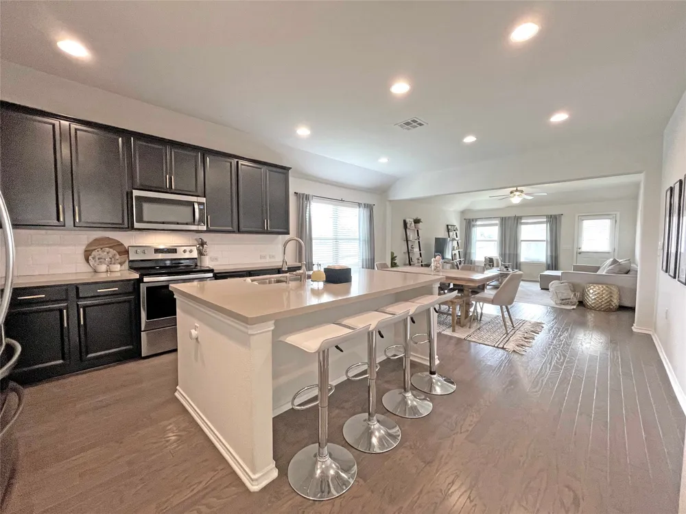 13313 Henneman Drive Pflugerville, TX 78660