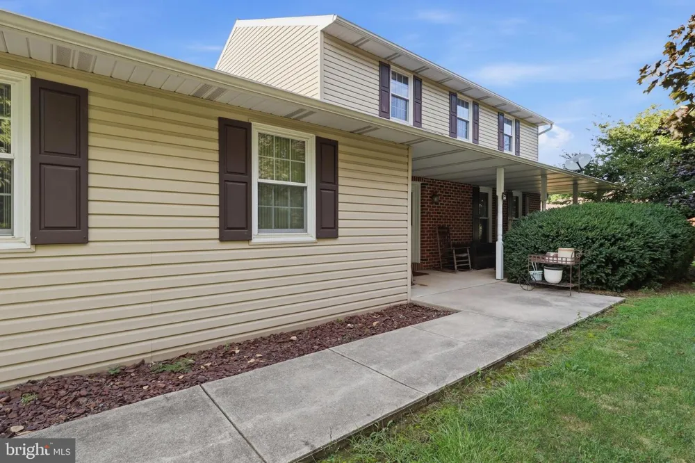 90 STEFFIE DRIVE Mount Wolf, PA 17347