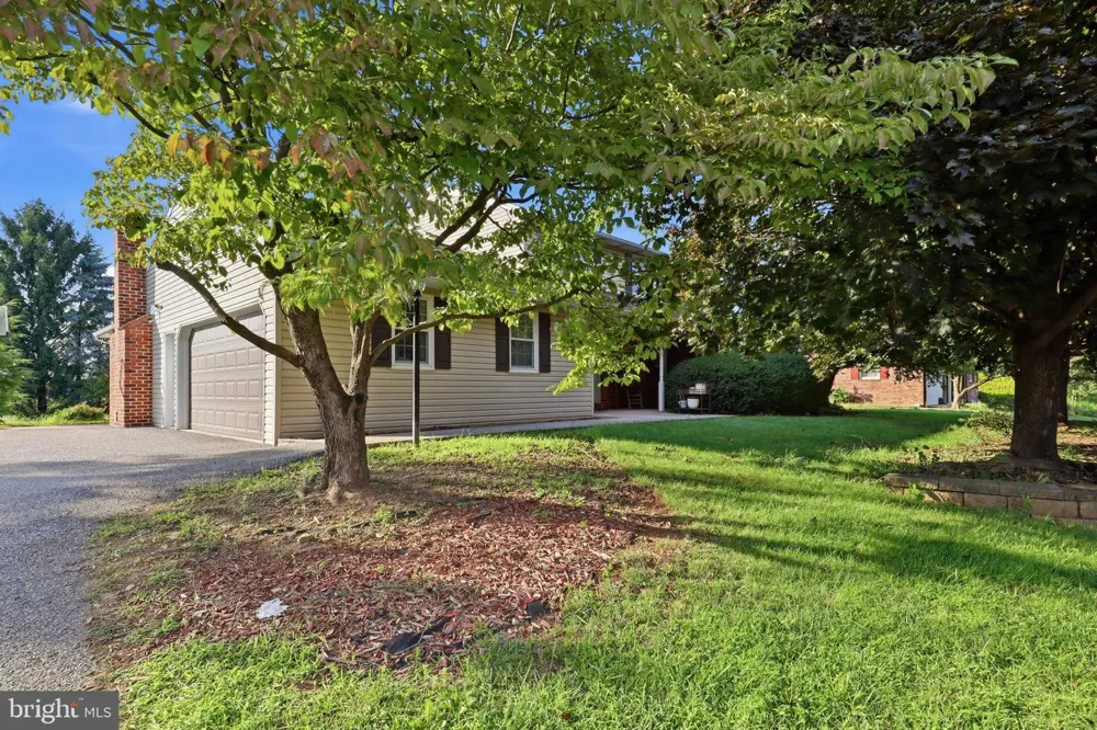 90 STEFFIE DRIVE Mount Wolf, PA 17347