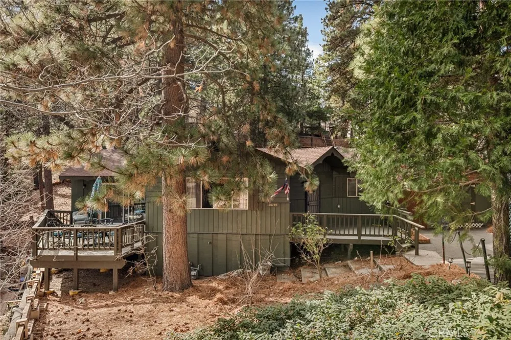 30789 All View Running Springs, CA 92382