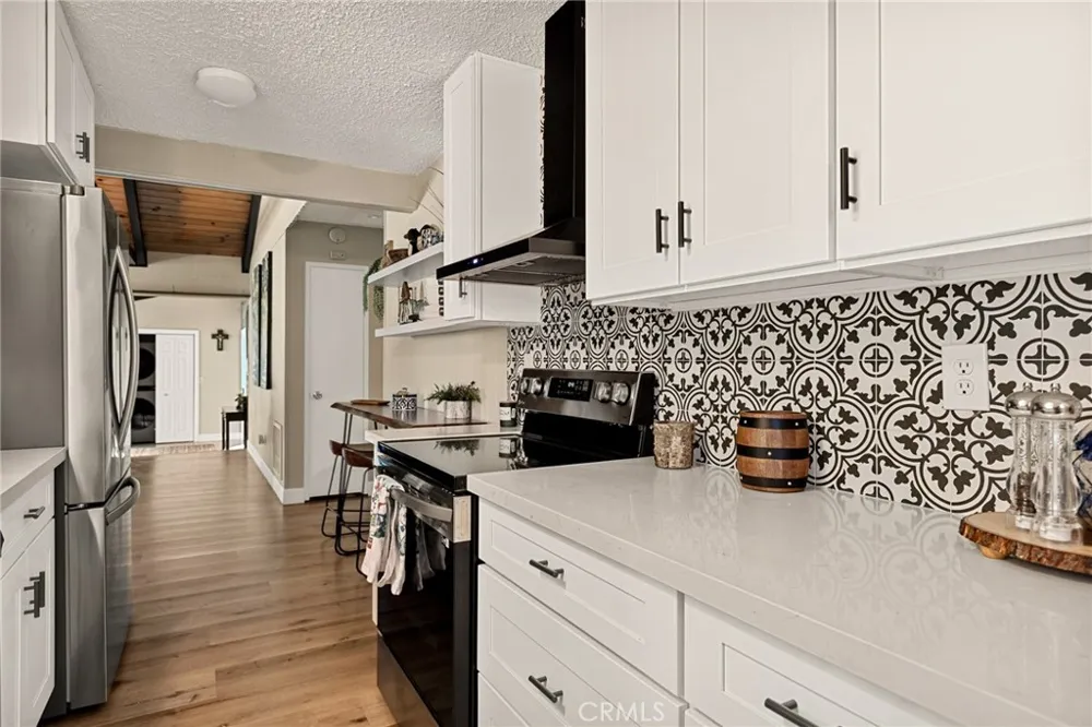 30789 All View Running Springs, CA 92382