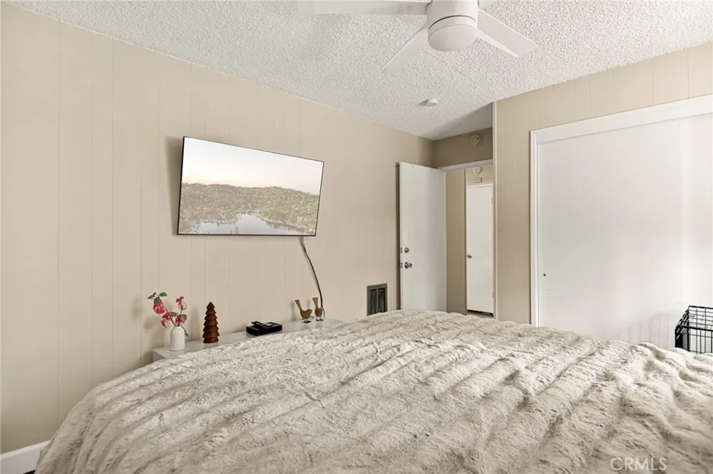 30789 All View Running Springs, CA 92382
