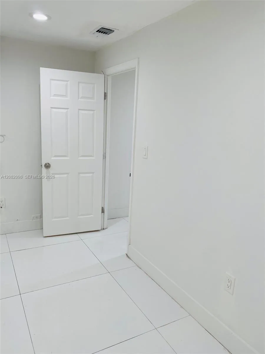 3335 SW 26th St #3335 Miami, FL 33133