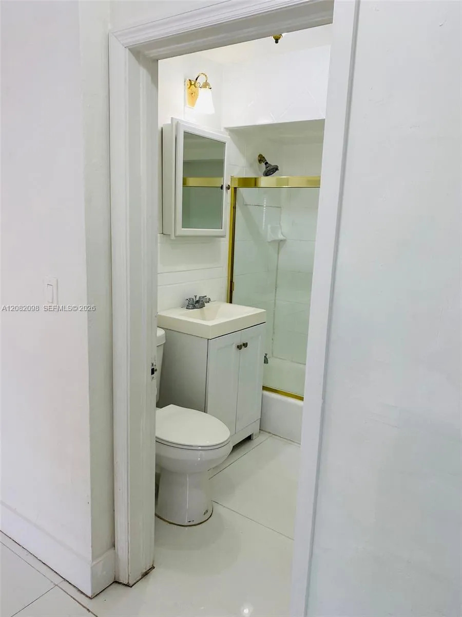 3335 SW 26th St #3335 Miami, FL 33133