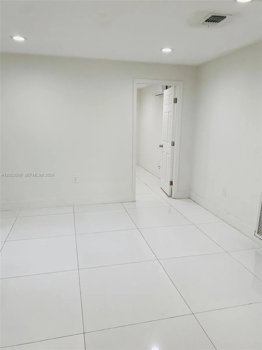 3335 SW 26th St #3335 Miami, FL 33133