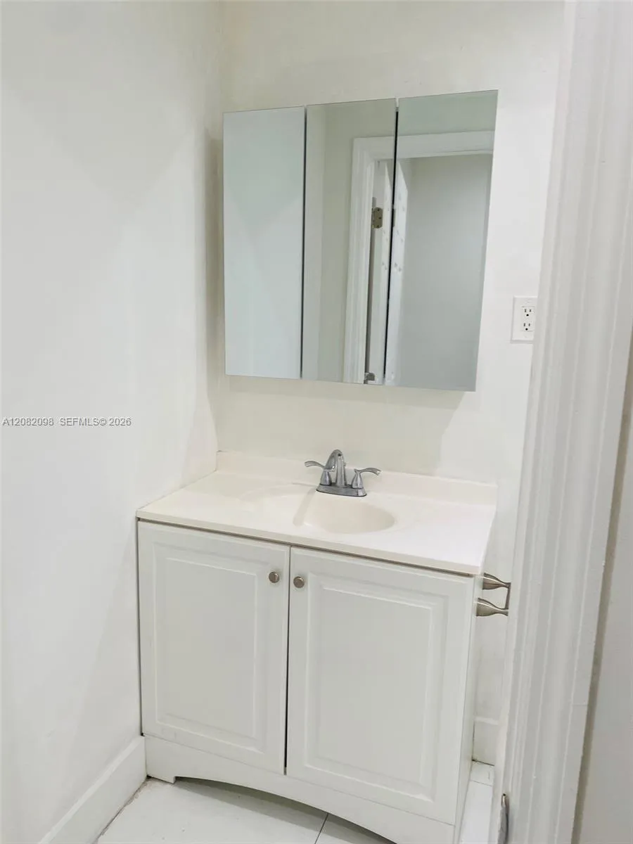 3335 SW 26th St #3335 Miami, FL 33133