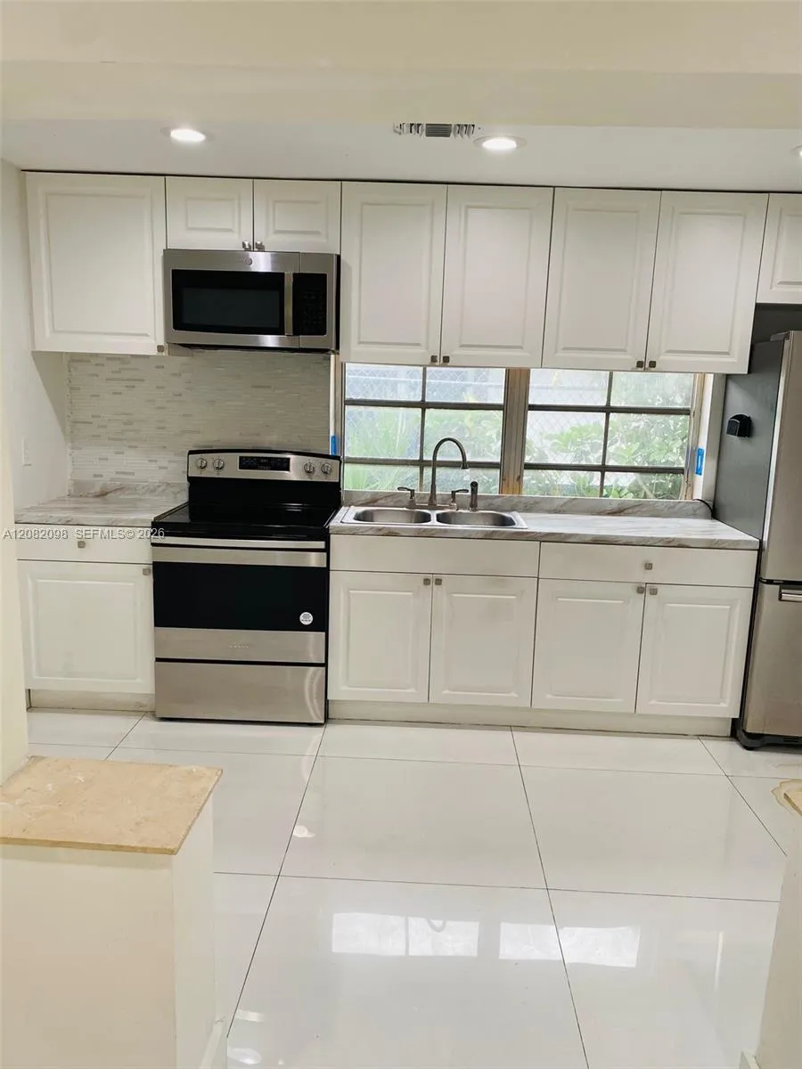 3335 SW 26th St #3335 Miami, FL 33133