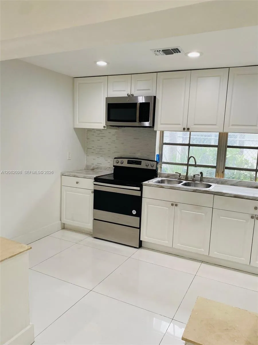 3335 SW 26th St #3335 Miami, FL 33133