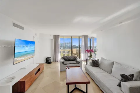 1000 E Island Blvd #1403