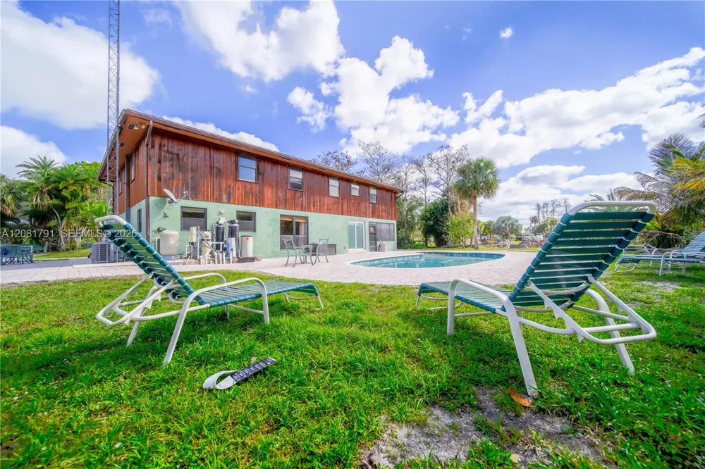 576 Marshall Rd West Palm Beach, FL 33413