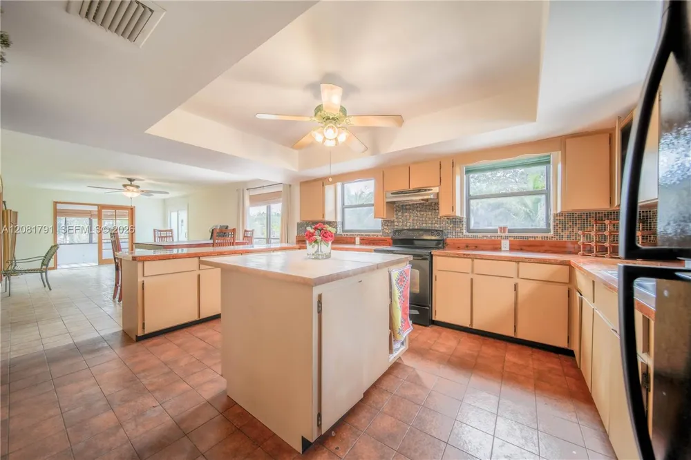576 Marshall Rd West Palm Beach, FL 33413