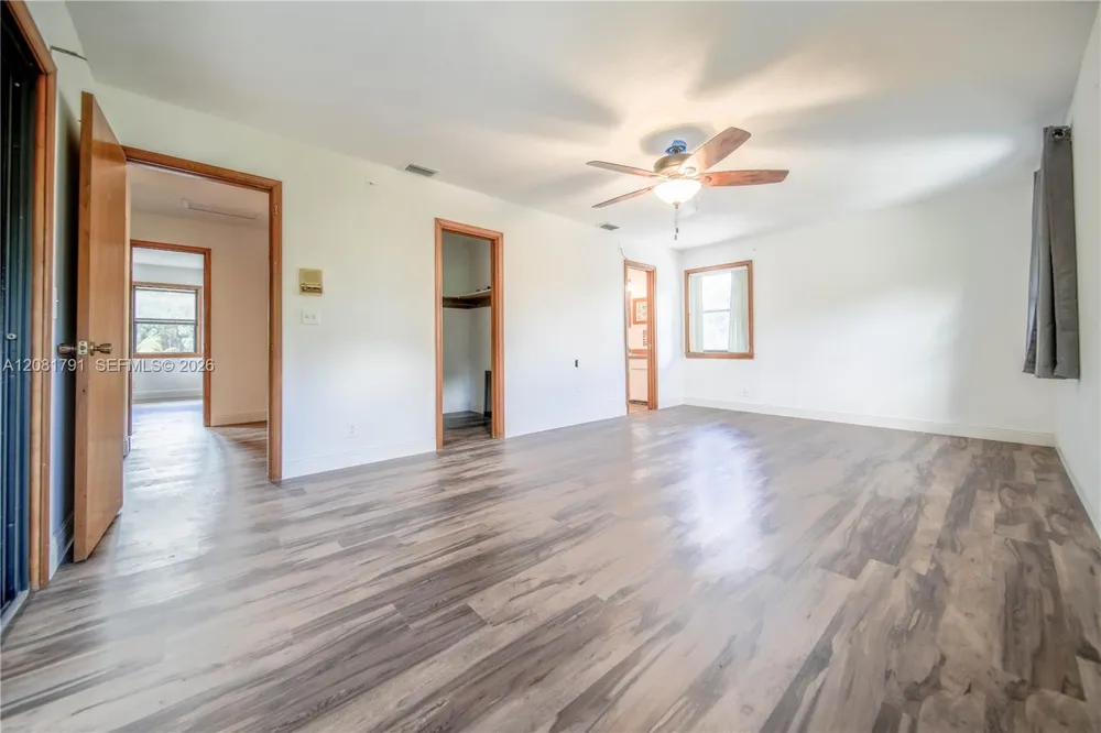 576 Marshall Rd West Palm Beach, FL 33413