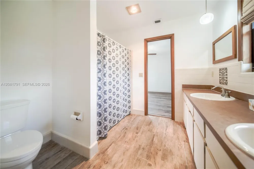 576 Marshall Rd West Palm Beach, FL 33413