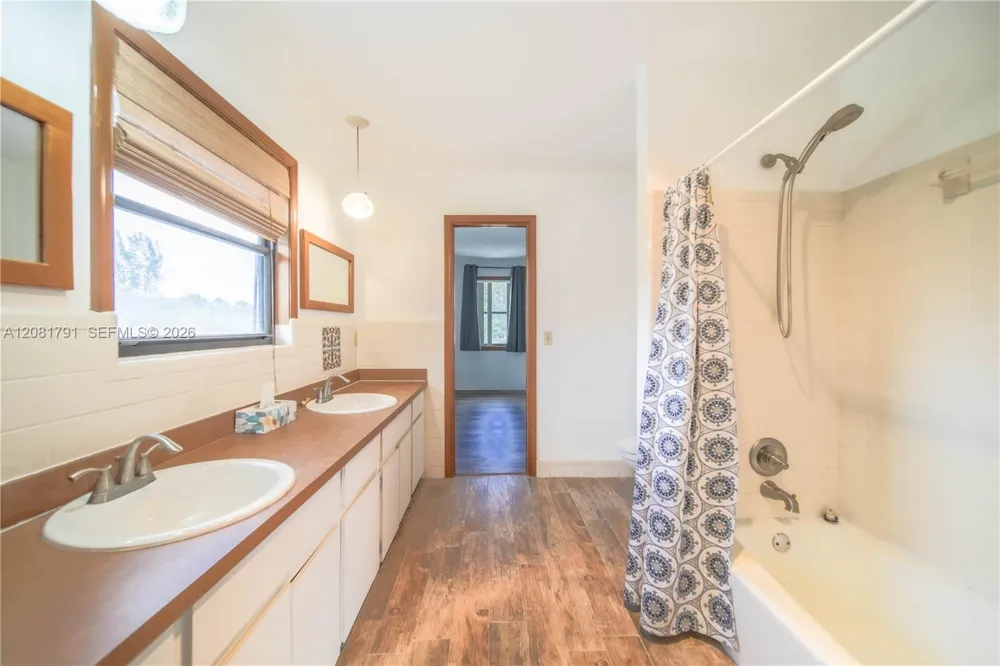 576 Marshall Rd West Palm Beach, FL 33413