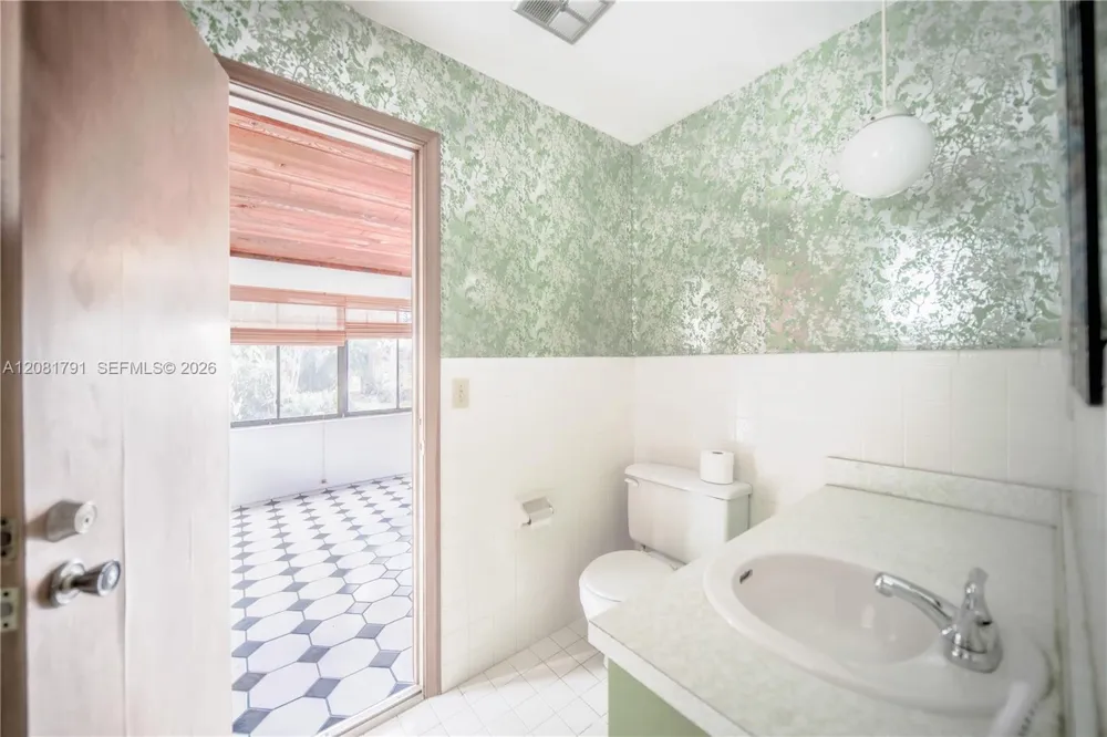 576 Marshall Rd West Palm Beach, FL 33413