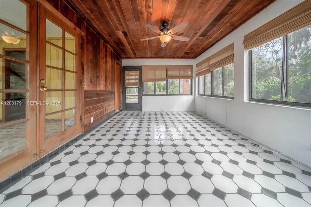 576 Marshall Rd West Palm Beach, FL 33413