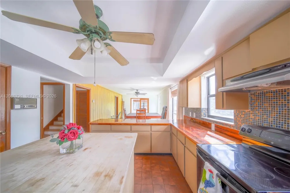 576 Marshall Rd West Palm Beach, FL 33413