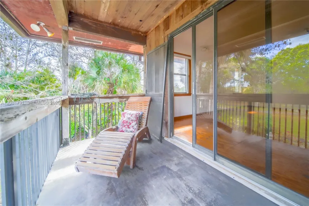 576 Marshall Rd West Palm Beach, FL 33413