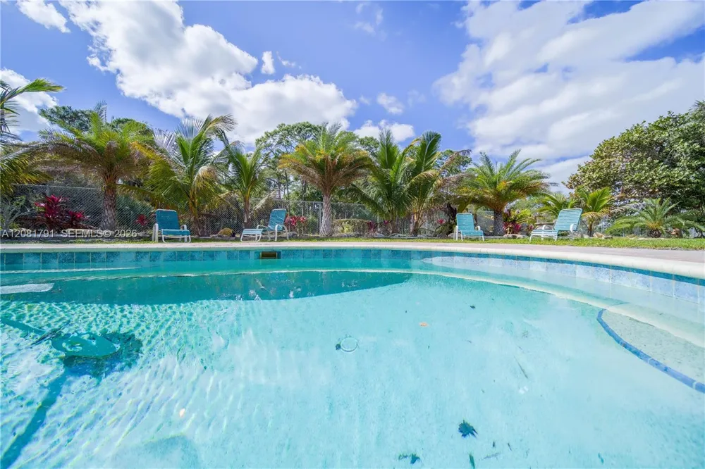 576 Marshall Rd West Palm Beach, FL 33413