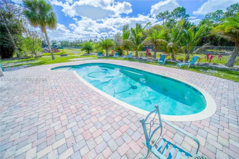 576 Marshall Rd West Palm Beach, FL 33413
