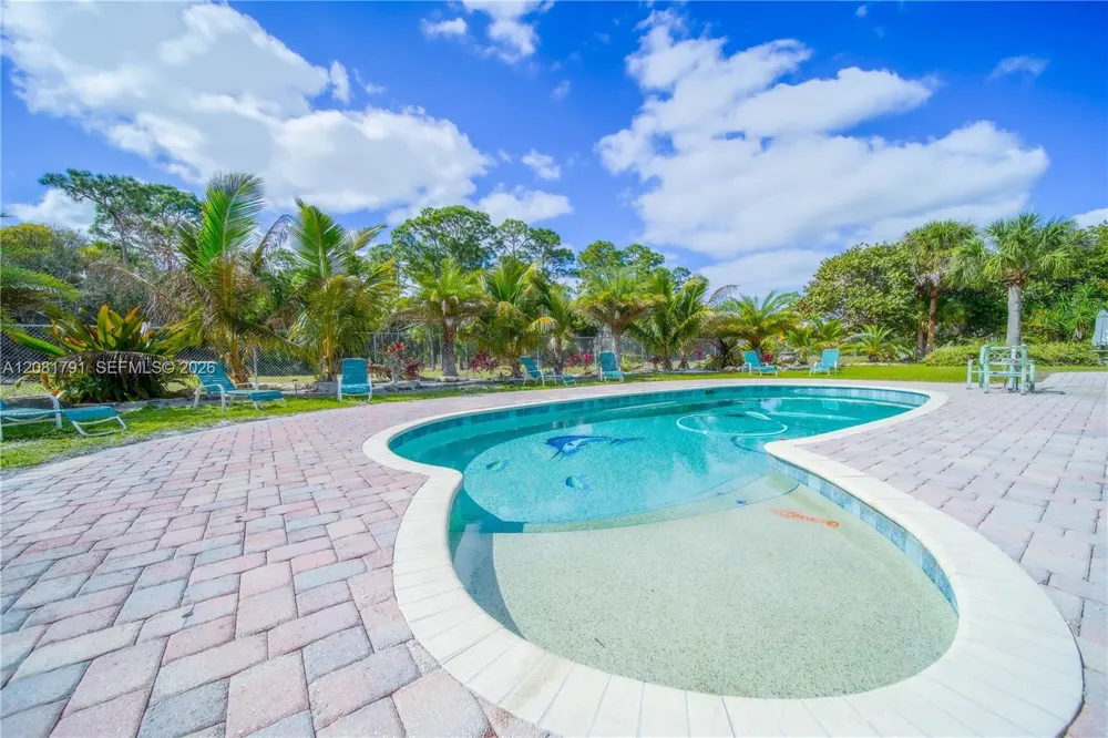 576 Marshall Rd West Palm Beach, FL 33413