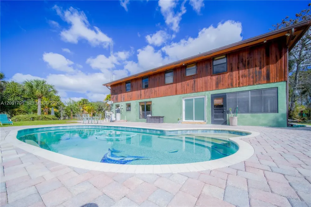 576 Marshall Rd West Palm Beach, FL 33413