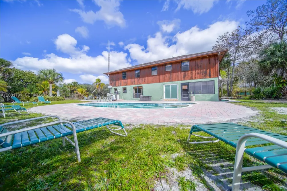 576 Marshall Rd West Palm Beach, FL 33413
