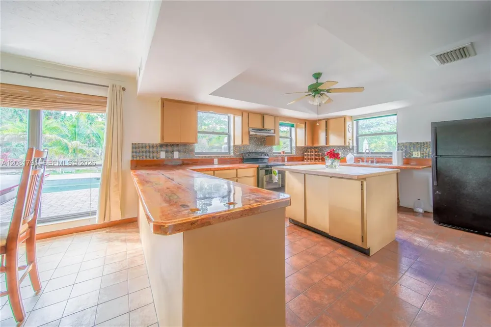 576 Marshall Rd West Palm Beach, FL 33413